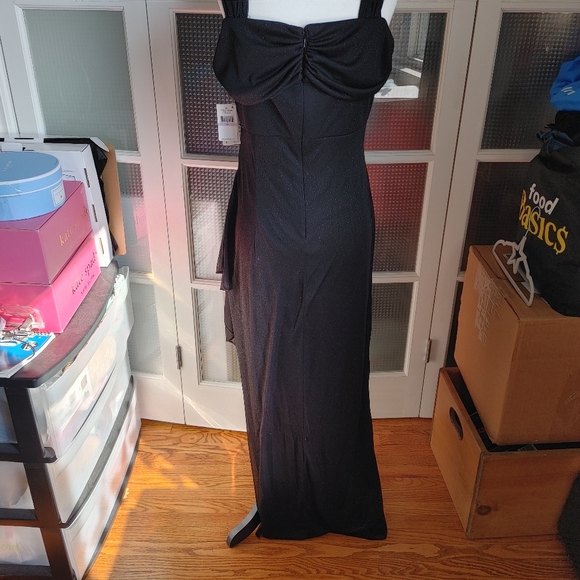 Women's Cold Shoulder Black Glitter Evening Gown Size 6Petite - Picture 15 of 16